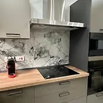 Spacious 3-bedroom With Terrace Апартаменты *