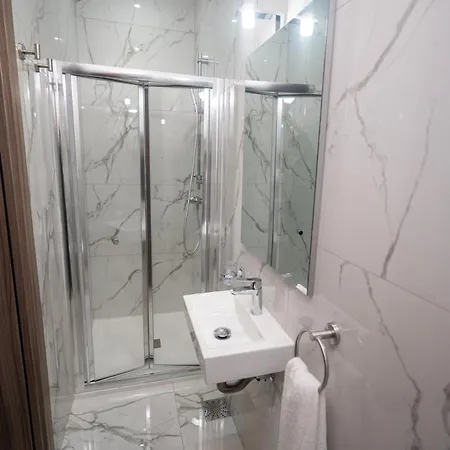 Апартаменты Spacious 3-bedroom With Terrace *