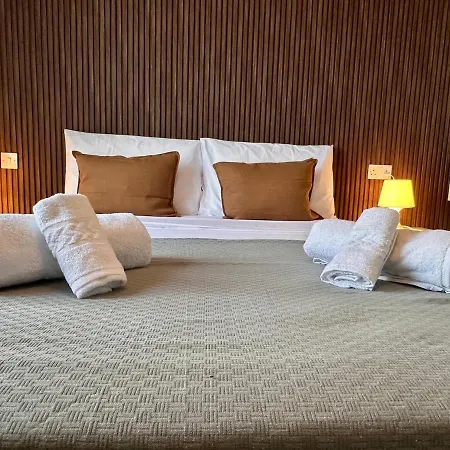 Apartamento Spacious 3-bedroom With Terrace