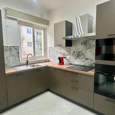 Spacious 3-bedroom With Terrace Appartement