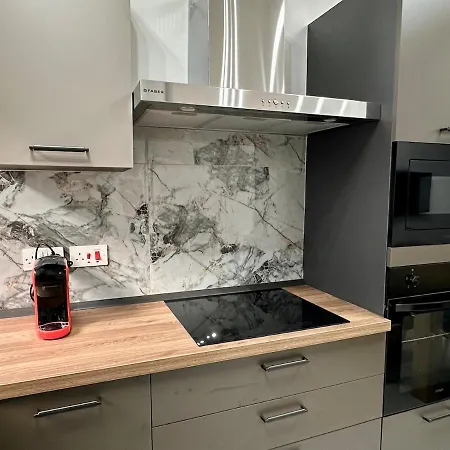 Spacious 3-bedroom With Terrace Appartement *